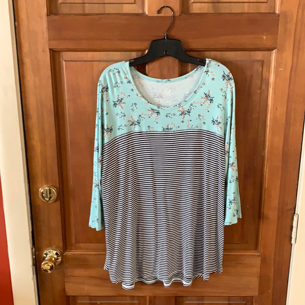 MAURICES 3/4 Sleeves Woman’s Top.